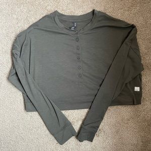 NWOT Vuori Olive Green Crop Henley Long Sleeve